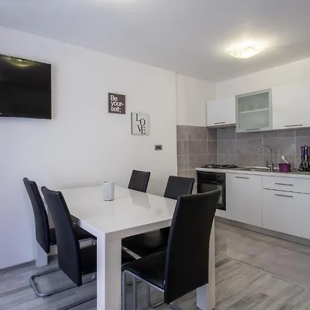 Apartment Private Holliday Pag Town